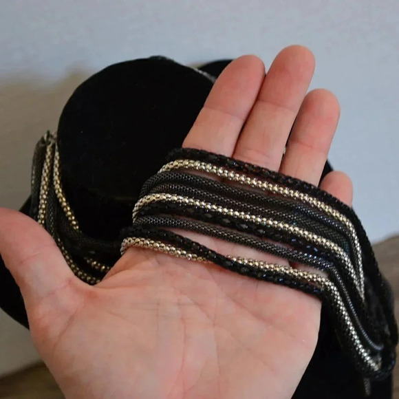Multi-strand metal necklace - Picture 2 of 4